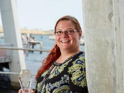 Faye with her International Student of the Year Award. Photo credit: Challenger Institute, TAFE WA